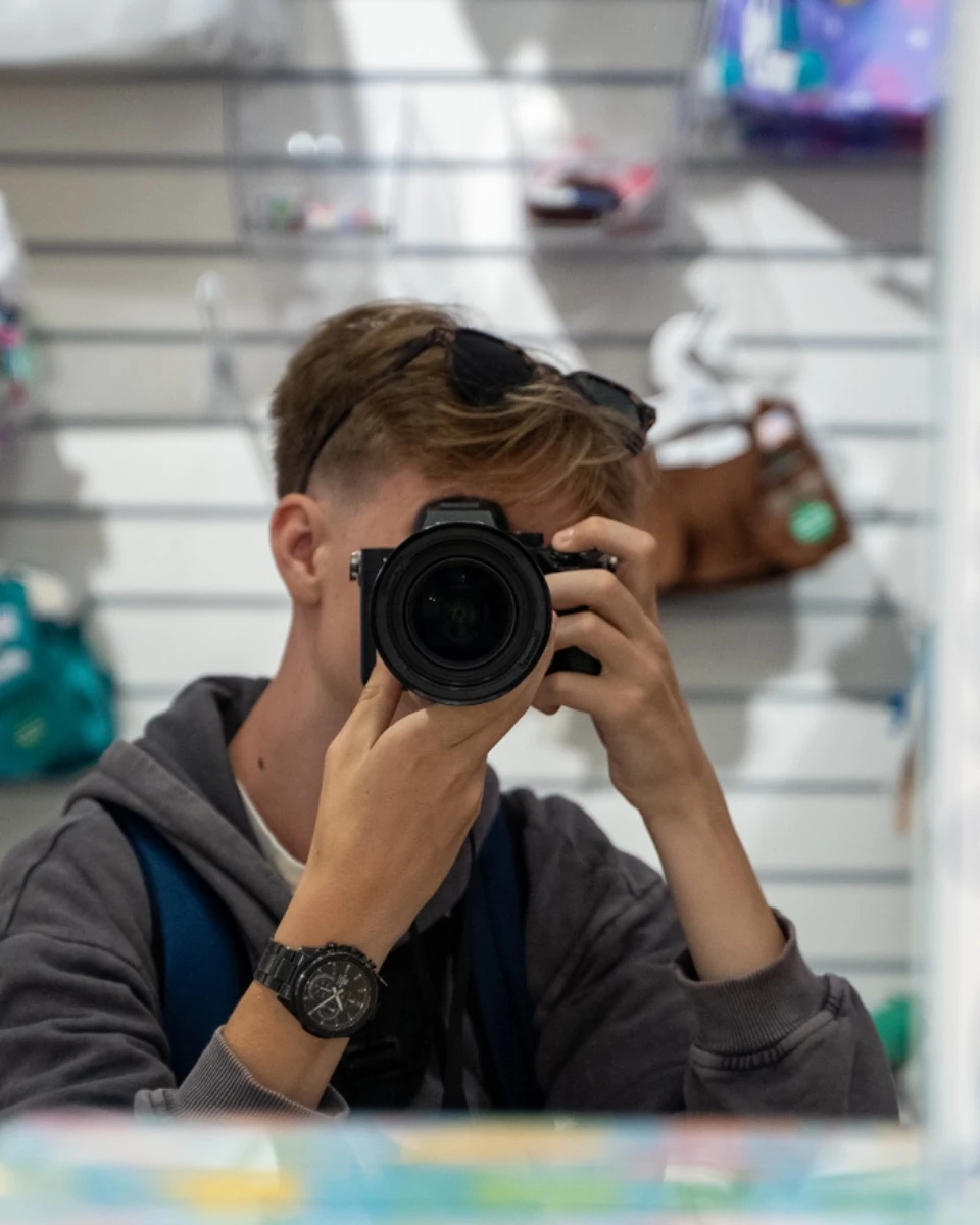 Samuël Derksen met camera